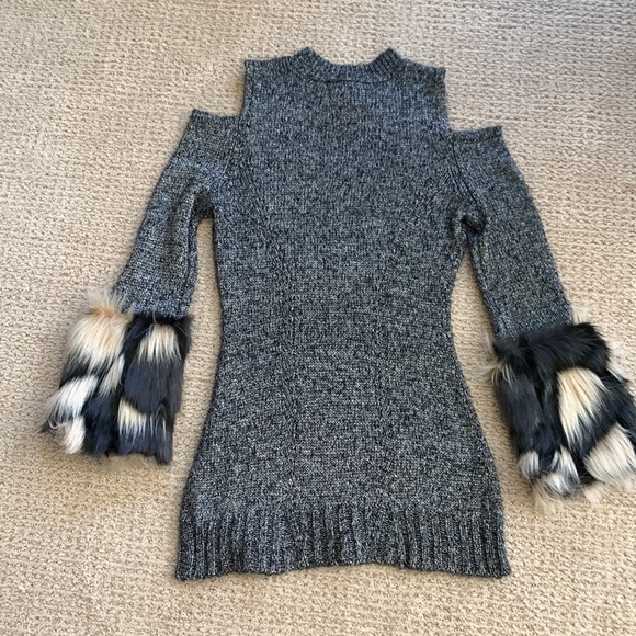 Boston Proper Faux Fur Cold Shoulder Sweater New Years - Picture 4 of 4